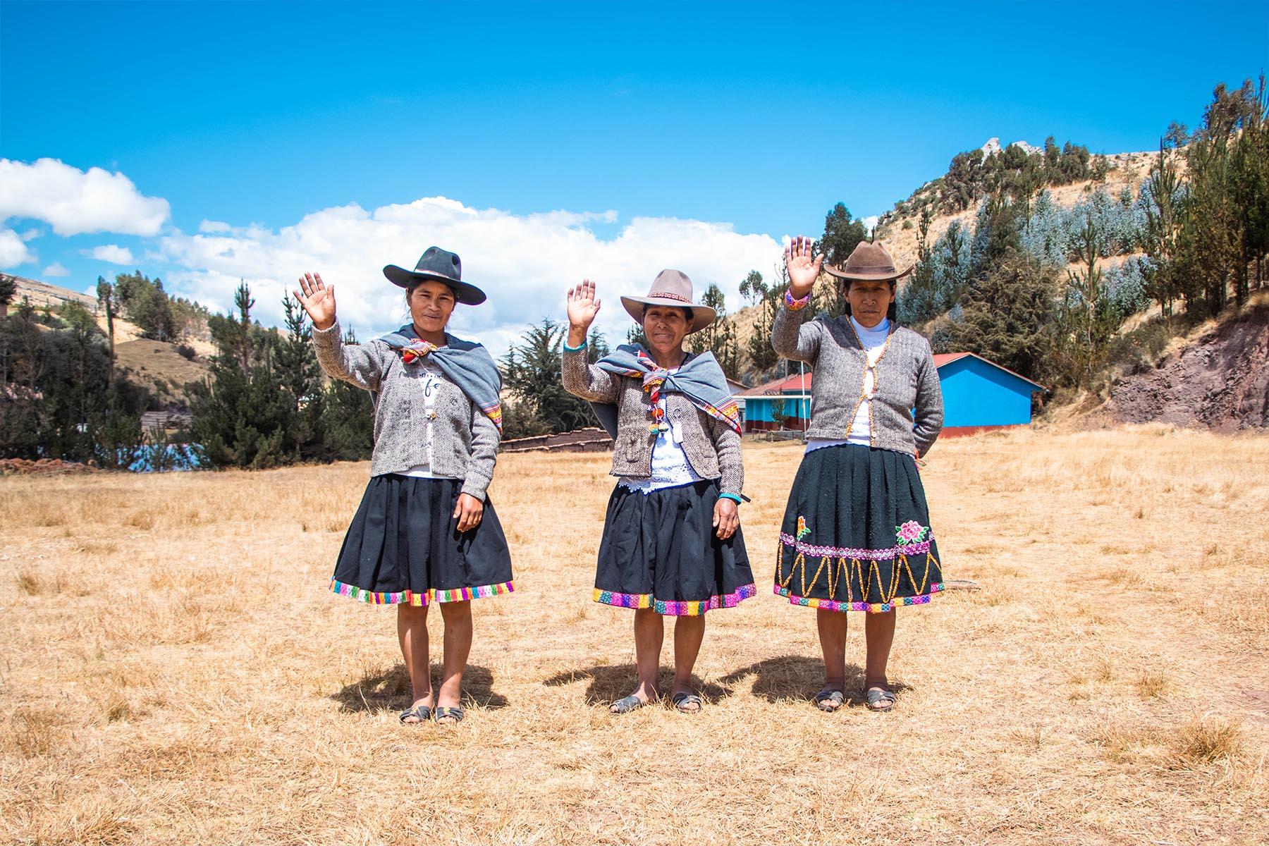 Cáritas Cusco visita Ocra para supervisar avances en la siembra y cosecha de agua