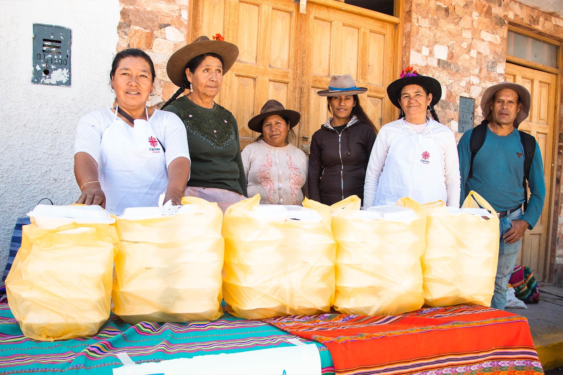 Mujeres de Pillpinto celebran la Feria Gastronómica de la Trucha